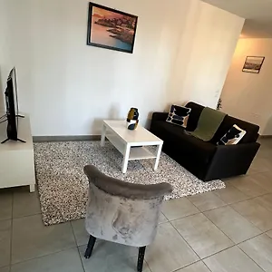 Apparemment Lumineux Appartement