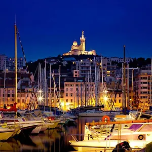 Yacht Idealement Situe Au Coeur Du Vieux-port Bateau-hôtel